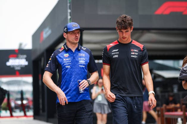 F1 - BAHRAIN GRAND PRIX IN MALAYSIA 2026 VERSTAPPEN Max (nld), Red Bull Racing Ford RB22, BEARMAN Ollie Oliver (gbr), TGR Haas F1 Team VF-26, portrait during the 2026 Formula 1 Bahrain Grand Prix in Malaysia, 16th round of the 2026 Formula One World Championship, WM, Weltmeisterschaft from October 2 to 4, 2026 on the Sepang International Circuit, in Sepang, Malaysia - SepangMalaysia Copyright: xANTONINxVINCENTx