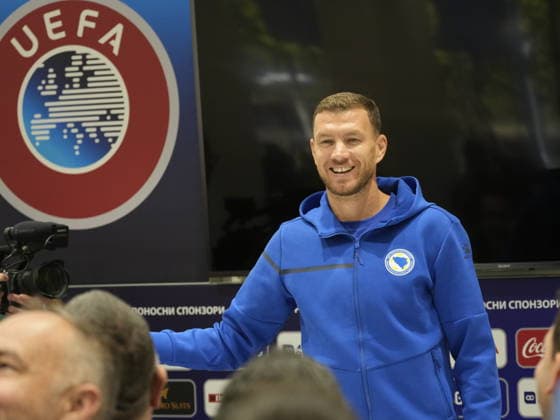 SARAJEVO, BOSNIA AND HERZEGOVINA PK 20261001 Bosnia and Herzegovina s Edin Džeko, who will play his final international match against Sweden, during Thursday’s press conference in Sarajevo ahead of Friday’s Nations League match against Sweden in Zenica SARAJEVO BOSNIA AND HERZEGOVINA x10030x Copyright: xJonasxEkströmer TTx BOSNIA-HERZEGOVINA PK