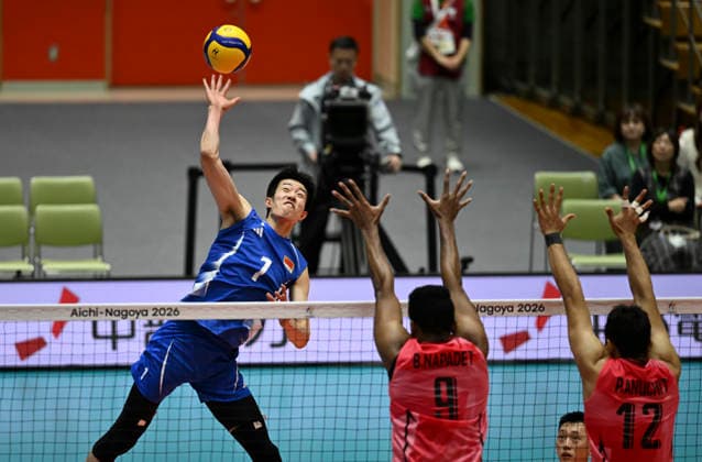 (261001) -- OKAZAKI, Oct. 1, 2026 -- Wen Zihua (L) of China spikes the ball during the men s volleyball quarterfinal match between China and Thailand at the 20th Asian Games Aichi-Nagoya 2026 in Okazaki of Aichi Prefecture, Japan, Oct. 1, 2026. ) (SP)JAPAN-OKAZAKI-ASIAN GAMES-VOLLEYBALL-MEN-QUARTERFINAL JiaxHaocheng 