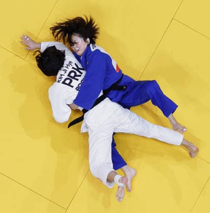Aichi-Nagoya Asian Games: Judo Japan s Narumi Tanioka (blue) competes against Kim Ji Hye of North Korea in the Aichi-Nagoya Asian Games women s judo 63-kilogram final at Aichi International Arena in Nagoya, central Japan, on Oct. 1, 2026. A14AA0005629634P