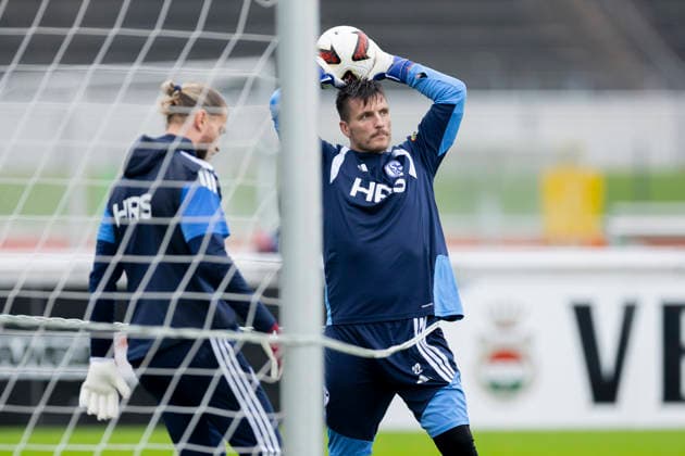 October 1, 2026, Soccer, FC Schalke 04 goalkeeper Kevin Müller training at the FC Schalke 04 training facility in Gelsenkirchen, North Rhine-Westphalia, Germany xRHR PHOTO YYx Copyright: RHR-FOTOx RHR-FOTO YY