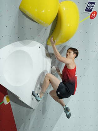 (261001) -- NAGOYA, Oct. 1, 2026 -- Luo Zhilu of China competes during the women s boulder final of climbing at the 20th Asian Games Aichi-Nagoya 2026 in Nagoya, Japan, Oct. 1, 2026. ) (SP)JAPAN-NAGOYA-ASIAN GAMES-SPORT CLIMBING-WOMEN-BOULDER-FINAL JiaxYuchen