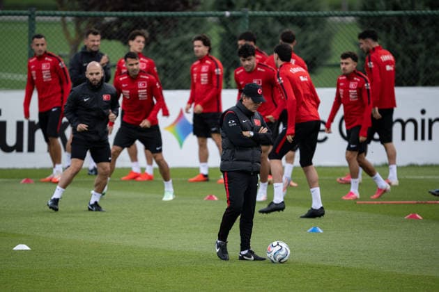 Turkiye complete preparations for UEFA Nations League match against Belgium ISTANBUL, TURKIYE - OCTOBER 1: Vincenzo Montella, head coach of Turkiye leads the last training session for their third UEFA Nations League Group A match against Belgium, in Istanbul, Turkiye on October 1, 2026. Celal Gunes Anadolu Istanbul Turkey. Editorial use only. Please get in touch for any other usage.  Copyright: x2026xAnadoluxCelalxGunesx