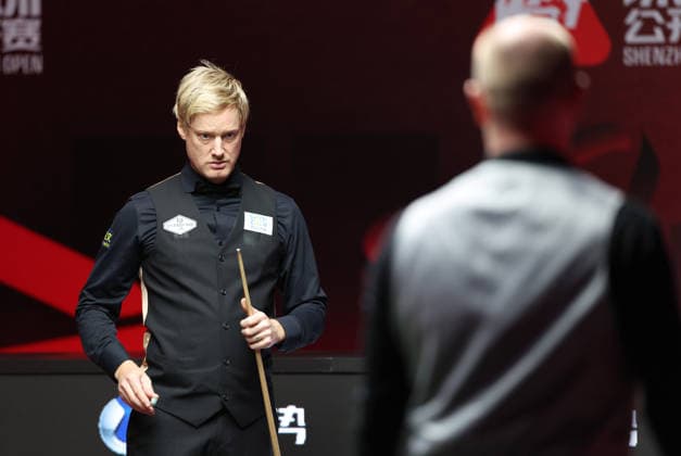(261001) -- SHENZHEN, Oct. 1, 2026 -- Neil Robertson (L) reacts during the round 4 match between Chris Wakelin of England and Neil Robertson of Australia at World Snooker Tour Shenzhen Open 2026 in Shenzhen, south China s Guangdong Province, Oct. 1, 2026. ) (SP)CHINA-SNOOKER-SHENZHEN OPEN (CN) LuxHanxin 