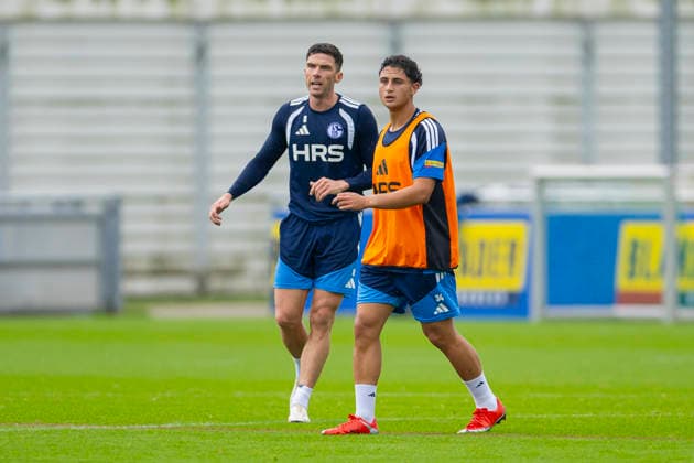 October 1, 2026, Soccer, FC Schalke 04 practice: Robin Gosens (FC Schalke 04), Aymen Gulasi (FC Schalke 04), Gelsenkirchen, FC Schalke 04 training facility, North Rhine-Westphalia, Germany, xRHR PHOTO YYx Copyright: RHR-FOTOx RHR-FOTO YY