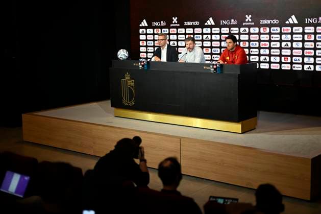 Belgium v Turkey - UEFA Nations League 2026 Media Activities 01 10 2026 TUBIZE, BELGIUM - OCTOBER 01 : Istace Mathieu sports communication director of Royal Belgian Football Federation, Van Bommel Mark head coach of Belgium and Lammens Senne goalkeeper of Belgium talking to the media during a pre-match press conference, PK, Pressekonferenz ahead of the UEFA Nations League tournament league phase matchday 3 group A1 match between Belgium and Turkey on October 1, 2026 in Tubize, Belgium, 01 10 2026 Tubize Belgium Copyright: xNicoxVereeckenx