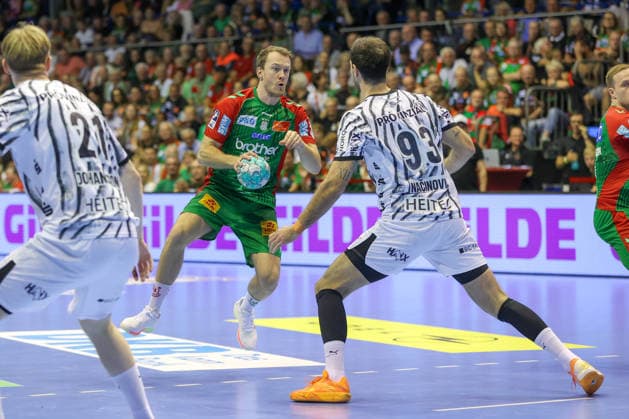 September 30, 2026, xgox, Handball, Opel HBL, SC Magdeburg vs. THW Kiel, emspor, from left: Felix Claar (Magdeburg), 7, Veron Nacinovic (Kiel), 93, duel, battle, tackle, Magdeburg