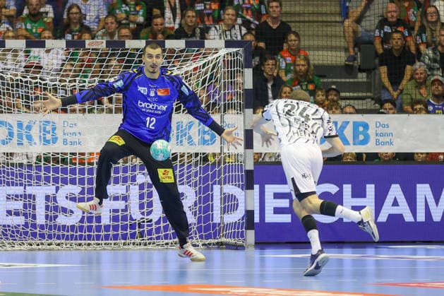 September 30, 2026, xgox, Handball Opel HBL SC Magdeburg vs. THW Kiel (emspor), from left: Matej Mandic (Magdeburg), No. 12 on a penalty throw against Lukas Zerbe (Kiel), No. 24 (Magdeburg)