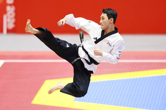 YUN Kyusung (KOR), OCTOBER 1, 2026 - Taekwondo : Mens Individual Poomsae Semifinals Contest at Toyohashi Gymnasium during the Asian Games Aichi-Nagoya 2026 in Aichi, Japan. aflo_352330435 KenichiroxOganex