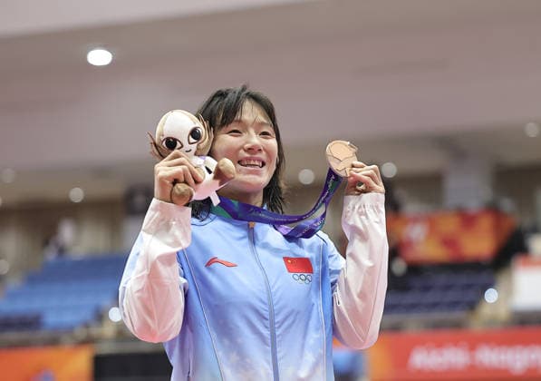 (261001) -- NAGOYA, Oct. 1, 2026 -- Bronze medalist Zhang Qi of China poses during the awarding ceremony for the women s 62kg of Wrestling at the 20th Asian Games Aichi-Nagoya 2026 in Nagoya, Japan, Oct. 1, 2026. ) (SP)JAPAN-NAGOYA-ASIAN GAMES-WRESTLING-WOMEN S 62KG LongxLei