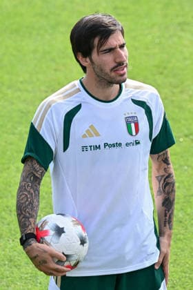 SOCCER - UEFA Nations League - TEAM ITALY - TRAINING Photo by IPA ABACAPRESS.COM89177744 - Italian player Sandro Tonali during TEAM ITALY - TRAINING, a UEFA Nations League soccer match in Florence, Italy, on October 1, 2026 Florence Italy Copyright: xIPAxSport ABACAx