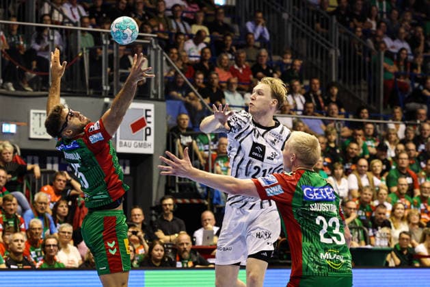Eric Johansson (THW Kiel, 21) against Antonio Serradilla (SC Magdeburg, 15) and Magnus Saugstrup (SC Magdeburg, 23) – Handball Bundesliga 2026–2027 season: SC Magdeburg vs. THW Kiel at the GETEC Arena in Magdeburg. Action, handball,Germany, September 30, 2026