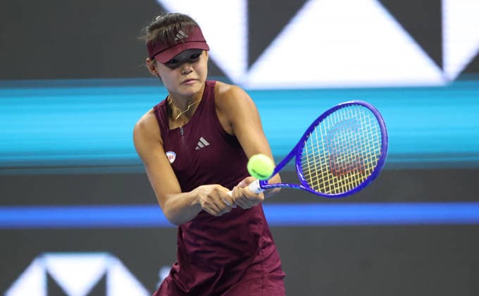 (261001) -- BEIJING, Oct. 1, 2026 -- Sun Xinran of China hits a return during the women s singles first round match against Eva Lys of Germany at 2026 China Open tennis tournament in Beijing, China, Oct. 1, 2026. ) (SP)CHINA-BEIJING-TENNIS-CHINA OPEN-WOMEN S SINGLES(CN) MaxZihan