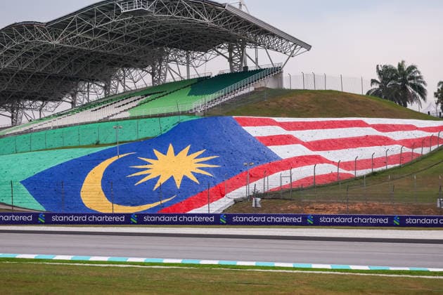 KUALA LUMPUR, MALAYSIA - OCTOBER 01: View of Malaysian flag and a stand during previews ahead of the FIA Formula 1 Grand Prix of Bahrain in Malaysia at the Sepang Circuit on October 01, 2026 in Kuala Lumpur, Malaysia. (Photo by Qian Jun SPP-Paddocker) Copyright: xQianxJun SPP-Paddockerx Sportspressphoto_SPR243309