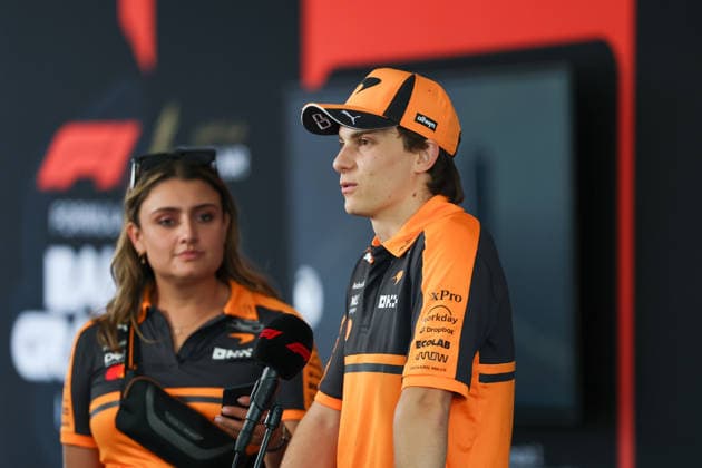 KUALA LUMPUR, MALAYSIA - OCTOBER 01: Oscar Piastri of Australia and McLaren Mastercard Formula 1 Team in the Paddock during previews ahead of the FIA Formula 1 Grand Prix of Bahrain in Malaysia at the Sepang Circuit on October 01, 2026 in Kuala Lumpur, Malaysia. (Photo by Qian Jun SPP-Paddocker) Copyright: xQianxJun SPP-Paddockerx Sportspressphoto_SPR243325