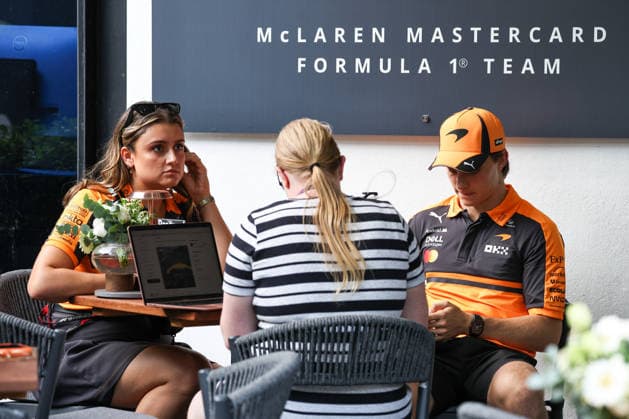 KUALA LUMPUR, MALAYSIA - OCTOBER 01: Oscar Piastri of Australia and McLaren Mastercard Formula 1 Team in the Paddock during previews ahead of the FIA Formula 1 Grand Prix of Bahrain in Malaysia at the Sepang Circuit on October 01, 2026 in Kuala Lumpur, Malaysia. (Photo by Qian Jun SPP-Paddocker) Copyright: xQianxJun SPP-Paddockerx Sportspressphoto_SPR243347