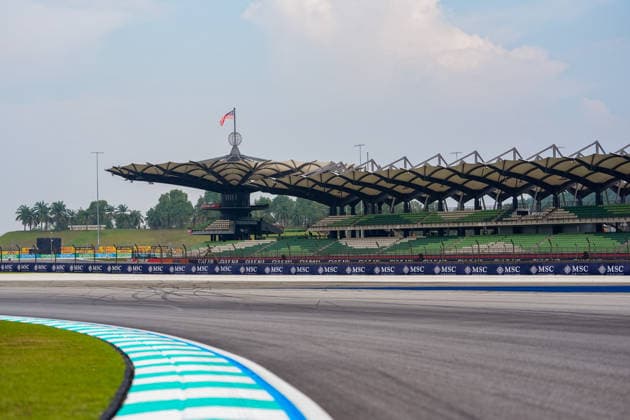 KUALA LUMPUR, MALAYSIA - OCTOBER 01: View of track, stands and sponsors boards during previews ahead of the FIA Formula 1 Grand Prix of Bahrain in Malaysia at the Sepang Circuit on October 01, 2026 in Kuala Lumpur, Malaysia. (Photo by Qian Jun SPP-Paddocker) Copyright: xQianxJun SPP-Paddockerx Sportspressphoto_SPR243356