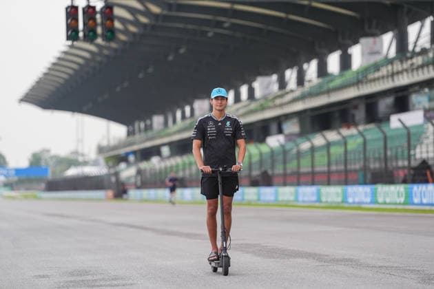 KUALA LUMPUR, MALAYSIA - OCTOBER 01: George Russell of Great Britain and Mercedes-AMG PETRONAS F1 Team on his scooter on track during previews ahead of the FIA Formula 1 Grand Prix of Bahrain in Malaysia at the Sepang Circuit on October 01, 2026 in Kuala Lumpur, Malaysia. (Photo by Qian Jun SPP-Paddocker) Copyright: xQianxJun SPP-Paddockerx Sportspressphoto_SPR243361