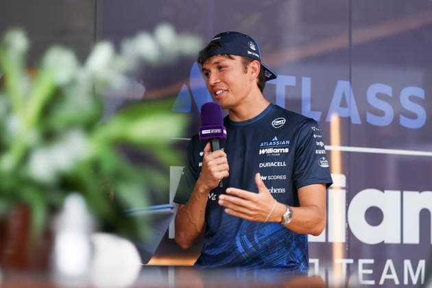 KUALA LUMPUR, MALAYSIA - OCTOBER 01: Alexander Albon of Thailand and Atlassian Williams F1 Team in the Paddock during previews ahead of the FIA Formula 1 Grand Prix of Bahrain in Malaysia at the Sepang Circuit on October 01, 2026 in Kuala Lumpur, Malaysia. (Photo by Qian Jun SPP-Paddocker) Copyright: xQianxJun SPP-Paddockerx Sportspressphoto_SPR243371