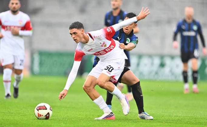 October 1, 2026 Soccer Season 2026–2027 Exhibition Match Friendly Match Preseason Match VfB Stuttgart vs. SpVgg Greuther Fürth Kleeblatt Sports Photo by Zink xwoxzix. Regulations prohibit any use of photographs as image sequences and or quasi-video; for editorial use only. Collin Luca Schramm 50, VfB Stuttgart in front of Shinta Appelkamp 8, SpVgg Greuther Fürth