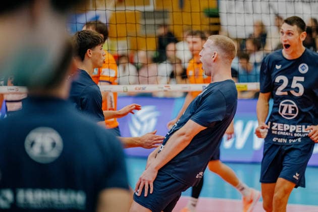 VOLLEYBALL - Coppa Pallavolo Senza Confini HARTBERG,AUSTRIA,01.OCT.26 - VOLLEYBALL - Coppa Pallavolo Senza Confini, VfB Friedrichshafen vs ACH Volley Ljubljana. Image shows the rejoicing of Friedrichshafen.  GEPAxpictures xRomanxKoenigshofer
