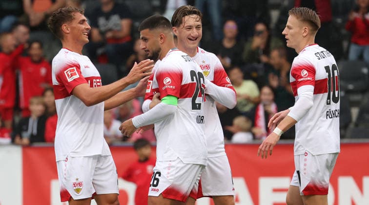 October 1, 2026, Germany, Aspach Soccer: VfB Stuttgart vs. SpVgg Greuther Fürth; from left: Grischa Prömel, goal scorer Deniz Undav, Angelo Stiller, and Chris Führich of VfB celebrate the goal that made it 1–0
