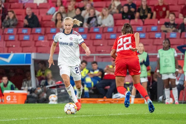 LISBON, PORTUGAL - SEPTEMBER 30: Pernille Harder of Bayern Munich controlling the ball during UWCL match between SL Benfica and FC Bayern Munich at Estádio da Luz on September 30, 2026 in Lisbon, Portugal. (Photo by Catia Silva SPP) Copyright: xCatiaxSilvax Sportspressphoto_SPR243372