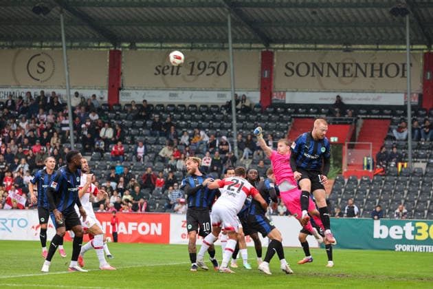 Silas Joel Pruefrock of SpVgg Greuther Fürth, 43, clears the ball. GER, VfB Stuttgart vs. SpVgg Greuther Fürth, Soccer, Men s Friendly Matches, 2026–2027 Season, October 1, 2026 GER, VfB Stuttgart vs. SpVgg Greuther Fürth, Soccer, Men s Friendly Matches, 2026–2027 Season, October 1, 2026 Aspach Copyright: xEibner-Pressefoto SoerenxHerwegx EP_SHG