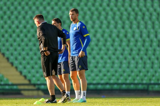 Edin Dzeko last training Edin Dzeko did his last training session as captain and player of the football team of Bosnia and Herzegovina at the Kosevo stadium on October 1, 2026 Sarajevo, Bosnia and Herzegovina  ArminxDurgut PIXSELL
