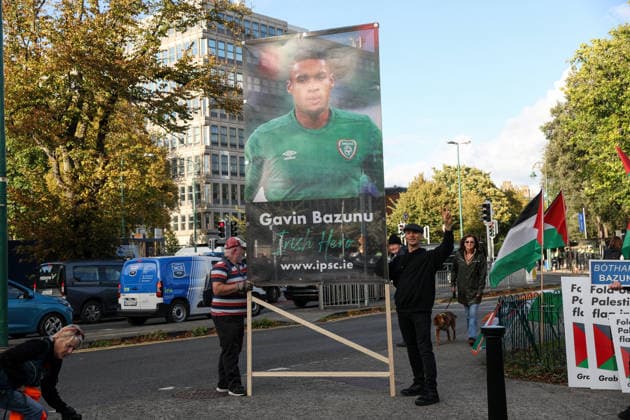 UEFA Nations League Group Stage, Aviva Stadium, Dublin 1 10 2026 Republic of Ireland vs Austria A view of protestors with an image of Ireland™s Gavin Bazunu ahead of the game A view of protestors with an image of Gavin Bazunu ahead of the game 1 10 2026  Copyright: xx RDR_7741