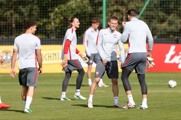 Kepa kolo Sochocina 01.10.2026 Trening reprezentacji Polski - - - Polish football national team, Nationalteam training session in Kepa near Sochocin Slawomir Abramowicz Karol Swiderski Marcin Bulka Fot. Marcin Solarz FotoPyk NEWSPIX.PL --- newspix.pl POLAND OUT!