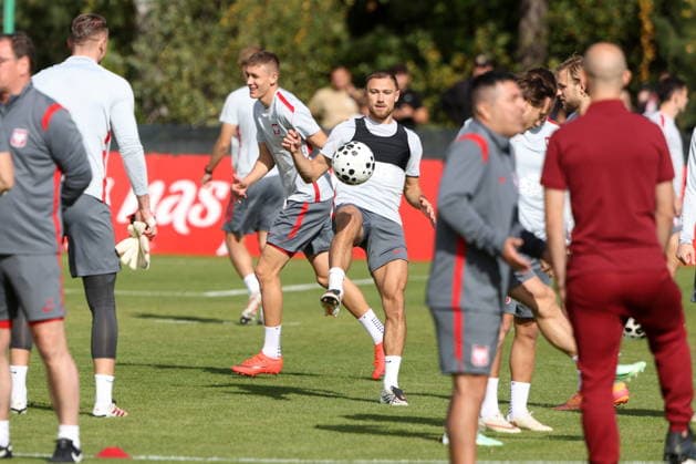 Kepa kolo Sochocina 01.10.2026 Trening reprezentacji Polski - - - Polish football national team, Nationalteam training session in Kepa near Sochocin Wiktor Nowak Matty Cash Fot. Marcin Solarz FotoPyk NEWSPIX.PL --- newspix.pl POLAND OUT!