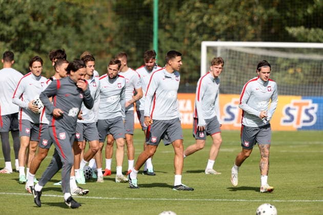 Kepa kolo Sochocina 01.10.2026 Trening reprezentacji Polski - - - Polish football national team, Nationalteam training session in Kepa near Sochocin Tomasz Kedziora Jan Bednarek Nicola Zalewski Fot. Marcin Solarz FotoPyk NEWSPIX.PL --- newspix.pl POLAND OUT!