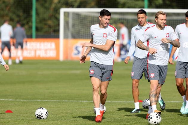 Kepa kolo Sochocina 01.10.2026 Trening reprezentacji Polski - - - Polish football national team, Nationalteam training session in Kepa near Sochocin Robert Lewandowski Tymoteusz Puchacz Fot. Marcin Solarz FotoPyk NEWSPIX.PL --- newspix.pl POLAND OUT!