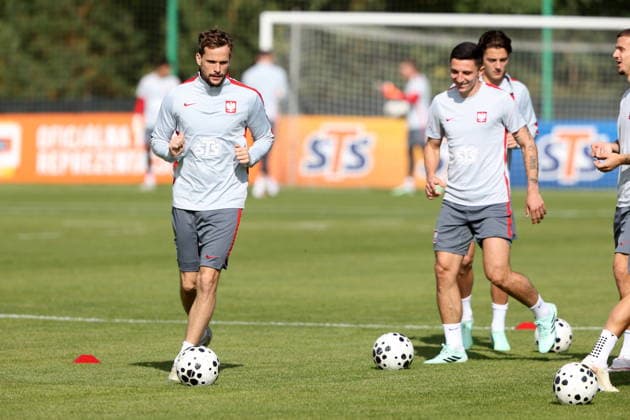 Kepa kolo Sochocina 01.10.2026 Trening reprezentacji Polski - - - Polish football national team, Nationalteam training session in Kepa near Sochocin Tomasz Kedziora Bartosz Slisz Fot. Marcin Solarz FotoPyk NEWSPIX.PL --- newspix.pl POLAND OUT! 