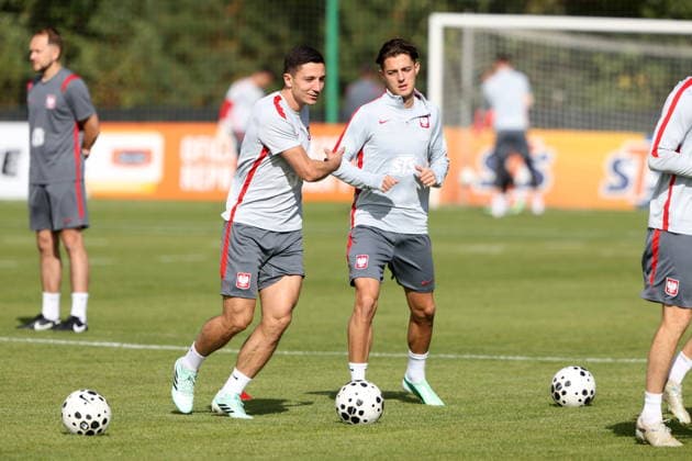 Kepa kolo Sochocina 01.10.2026 Trening reprezentacji Polski - - - Polish football national team, Nationalteam training session in Kepa near Sochocin Bartosz Slisz Kacper Urbanski Fot. Marcin Solarz FotoPyk NEWSPIX.PL --- newspix.pl POLAND OUT!