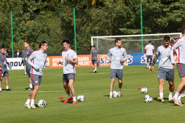 Kepa kolo Sochocina 01.10.2026 Trening reprezentacji Polski - - - Polish football national team, Nationalteam training session in Kepa near Sochocin Nicola Zalewski Robert Lewandowski Tomasz Kedziora Fot. Marcin Solarz FotoPyk NEWSPIX.PL --- newspix.pl POLAND OUT! 