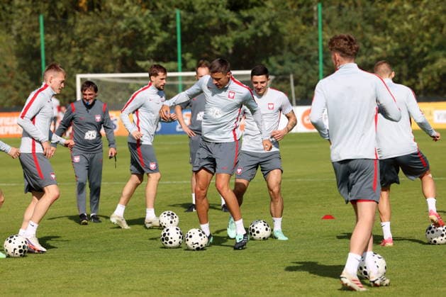 Kepa kolo Sochocina 01.10.2026 Trening reprezentacji Polski - - - Polish football national team, Nationalteam training session in Kepa near Sochocin Tomasz Kedziora Jan Bednarek Bartosz Slisz Fot. Marcin Solarz FotoPyk NEWSPIX.PL --- newspix.pl POLAND OUT! 