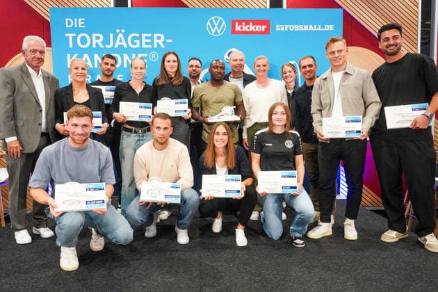 Winners of the Kicker and DFB Top Scorer Award for Everyone : Alexandra Popp and Philipp Lahm. Munich, October 1, 2026. Germany vs. Serbia, UEFA Nations League, Matchday 3, Allianz Arena
