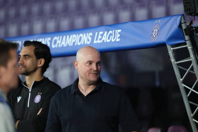 FK Austria Wien v FC Internazionale Milano - UEFA Women s Champions League 26 27 MD2 Head Coach of FK Austria Wien, Stefan Kenesei looks on during the UEFA Women s Champions League Matchday 2 match between FK Austria Wien and FC Internazionale Milano at Franz-Horr-Stadion on October 1, 2026 in Vienna, Austria. Vienna Franz-Horr-Stadion Austria Copyright: xYigitxOerme PSxImagesxYigitxOerme PSxImagesx