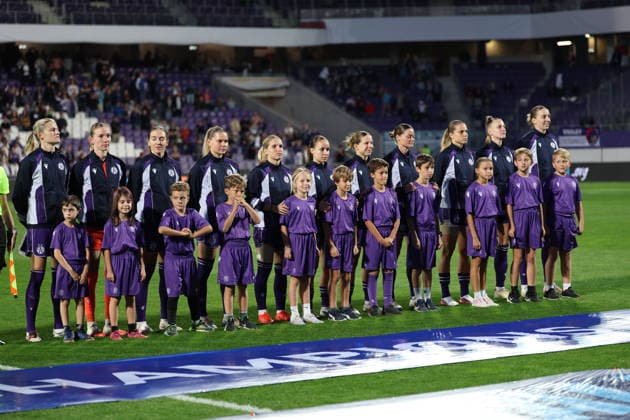 FK Austria Wien v FC Internazionale Milano - UEFA Women s Champions League 26 27 MD2 FK Austria Wien players looks on at the ceremony before the UEFA Women s Champions League Matchday 2 match between FK Austria Wien and FC Internazionale Milano at Franz-Horr-Stadion on October 1, 2026 in Vienna, Austria. Vienna Franz-Horr-Stadion Austria Copyright: xYigitxOerme PSxImagesxYigitxOerme PSxImagesx