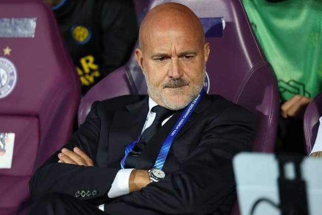 FK Austria Wien v FC Internazionale Milano - UEFA Women s Champions League 26 27 MD2 Head Coach of FC Internazionale Milano, David Sassarini looks on during the UEFA Women s Champions League Matchday 2 match between FK Austria Wien and FC Internazionale Milano at Franz-Horr-Stadion on October 1, 2026 in Vienna, Austria. Vienna Franz-Horr-Stadion Austria Copyright: xYigitxOerme PSxImagesxYigitxOerme PSxImagesx