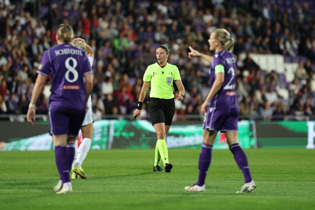 FK Austria Wien v FC Internazionale Milano - UEFA Women s Champions League 26 27 MD2 The referee officiated during the UEFA Women s Champions League Matchday 2 match between FK Austria Wien and FC Internazionale Milano at Franz-Horr-Stadion on October 1, 2026 in Vienna, Austria. Vienna Franz-Horr-Stadion Austria Copyright: xYigitxOerme PSxImagesxYigitxOerme PSxImagesx