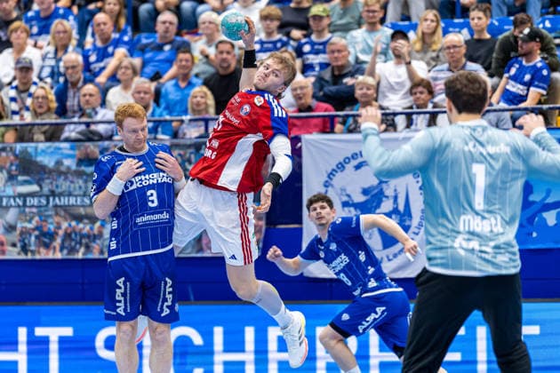 L R Nicolai Theilinger, TBV Lemgo Lippe, 03, Martin Hovde Handball Club Hamburg, 81, Constantin Moestl TBV Lemgo Lippe, 01 GER, TBV Lemgo Lippe vs. Handball Club Hamburg, Handball, 1st Bundesliga, Matchday 7, 2026–2027 season, October 1, 2026 GER, TBV Lemgo Lippe vs. Handball Club Hamburg, Handball, 1st Bundesliga, Matchday 7, 2026–2027 season, October 1, 2026 Lemgo Copyright: xEibner-Pressefoto JanxRollingerx EP_JSK