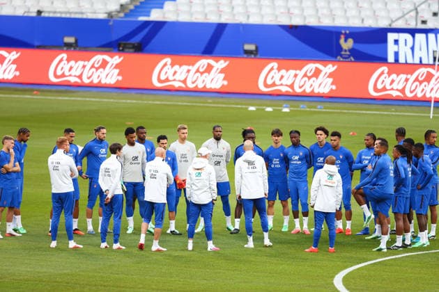 October 1, 2026, Saint-Denis, Ile-De-France, France: Head coach ZINEDINE ZIDANE surrounded by his players of whom ESTEBAN LEPAUL, DESIRE DOUE and MICHAEL OLISE for the Team France Training Session a day ahead of the UEFA Nations League 2026 27 groupe stage matchday 3 of 6 between FRANCE and ITALY at the Stade de France in Saint-Denis, France. Soccer 2026: Nations League: France : Italy  - ZUMAc179 20261001_zep_c179_051 Copyright: xMickaelxChavetx