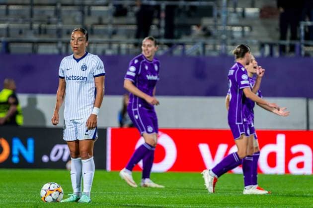 SOCCER - WCL, A.Wien vs Inter VIENNA,AUSTRIA,01.OCT.26 - SOCCER - UEFA Women s Champions League, FK Austria Wien vs FC Internationale Milano. Image shows the disappointment of Haley Bugeja (Inter) and the rejoicing of FK Austria Wien.  GEPAxpictures xKevinxHackner