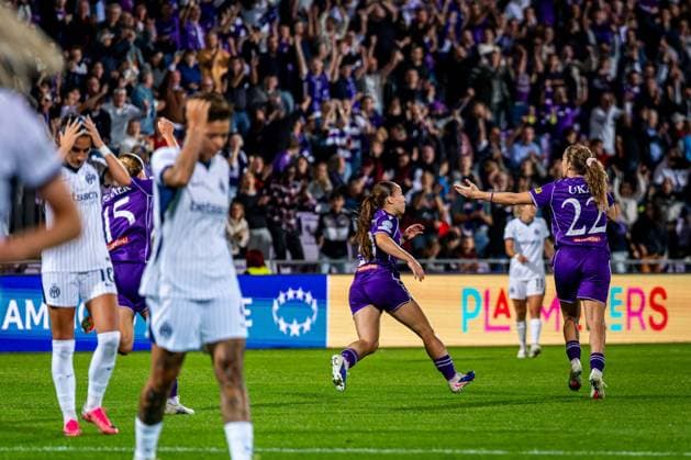 SOCCER - WCL, A.Wien vs Inter VIENNA,AUSTRIA,01.OCT.26 - SOCCER - UEFA Women s Champions League, FK Austria Wien vs FC Internationale Milano. Image shows the rejoicing of Modesta Uka (A.Wien) and the disappointment of FC Internationale Milano.  GEPAxpictures xKevinxHackner