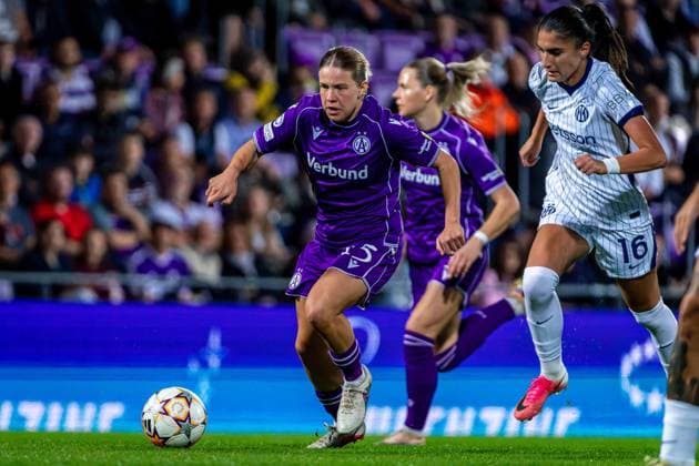 SOCCER - WCL, A.Wien vs Inter VIENNA,AUSTRIA,01.OCT.26 - SOCCER - UEFA Women s Champions League, FK Austria Wien vs FC Internationale Milano. Image shows Patricia Pfanner (A.Wien) and Masa Tomasevic (Inter).  GEPAxpictures xKevinxHackner