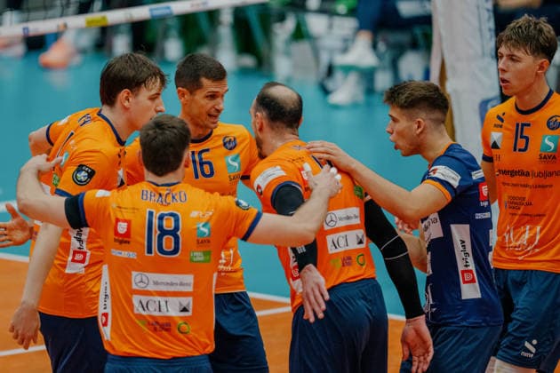 VOLLEYBALL - Coppa Pallavolo Senza Confini HARTBERG,AUSTRIA,01.OCT.26 - VOLLEYBALL - Coppa Pallavolo Senza Confini, VfB Friedrichshafen vs ACH Volley Ljubljana. Image shows the rejoicing of Ljubljana.  GEPAxpictures xRomanxKoenigshofer