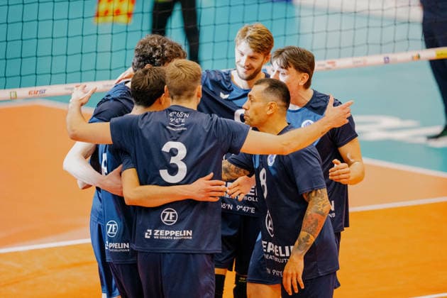VOLLEYBALL - Coppa Pallavolo Senza Confini HARTBERG,AUSTRIA,01.OCT.26 - VOLLEYBALL - Coppa Pallavolo Senza Confini, VfB Friedrichshafen vs ACH Volley Ljubljana. Image shows the rejoicing of Friedrichshafen.  GEPAxpictures xRomanxKoenigshofer